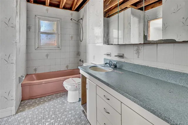 $540,000 | 90 30th Street, Copiague, NY 11726