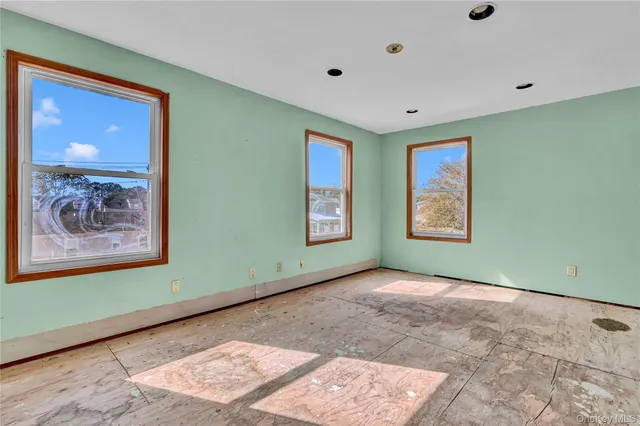 $540,000 | 90 30th Street, Copiague, NY 11726