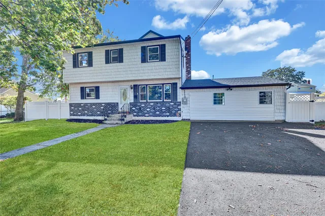 $540,000 | 90 30th Street, Copiague, NY 11726