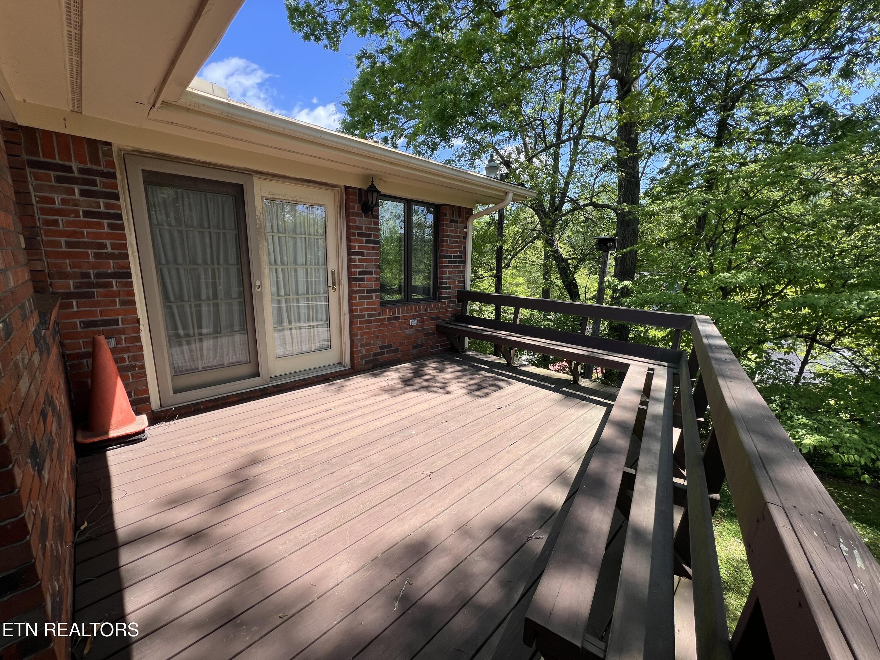 605 Elmwood Road Middlesboro, KY 40965 - Photo 11 of 33 IMG_8724