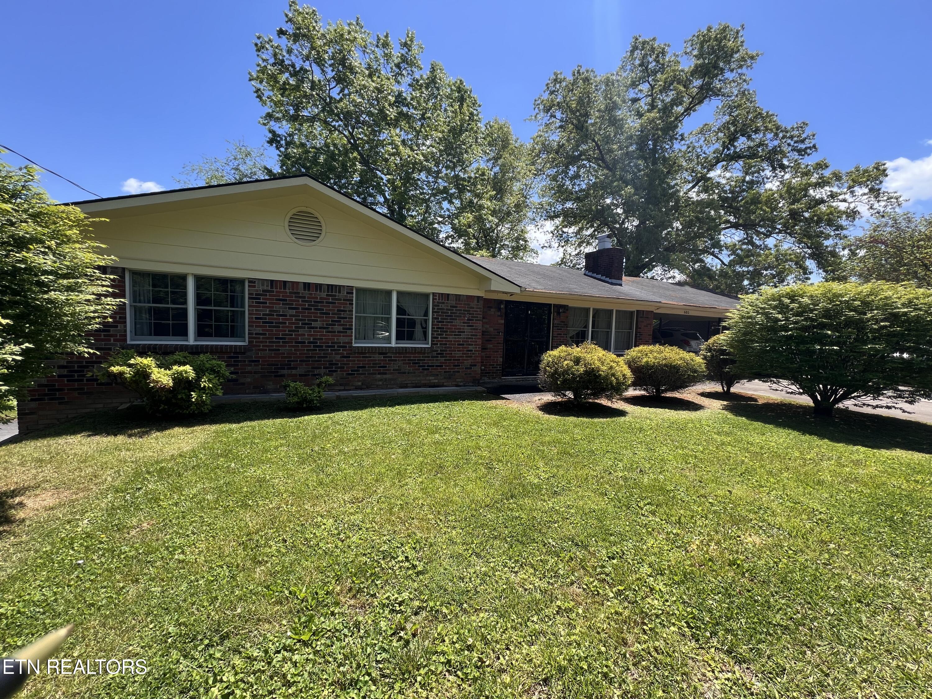 605 Elmwood Road Middlesboro, KY 40965 - Photo 14 of 33 IMG_8721
