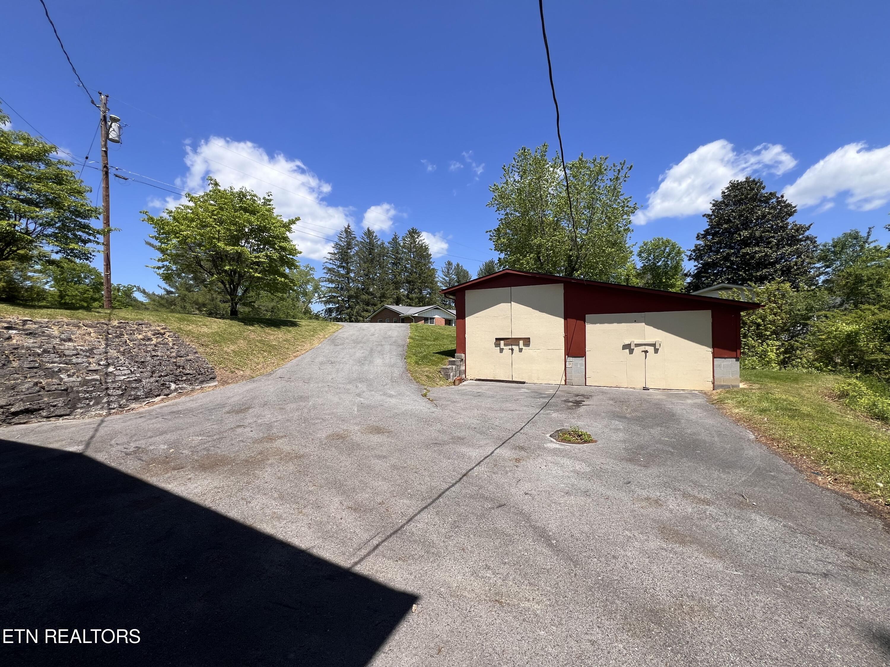 605 Elmwood Road Middlesboro, KY 40965 - Photo 20 of 33 IMG_8713