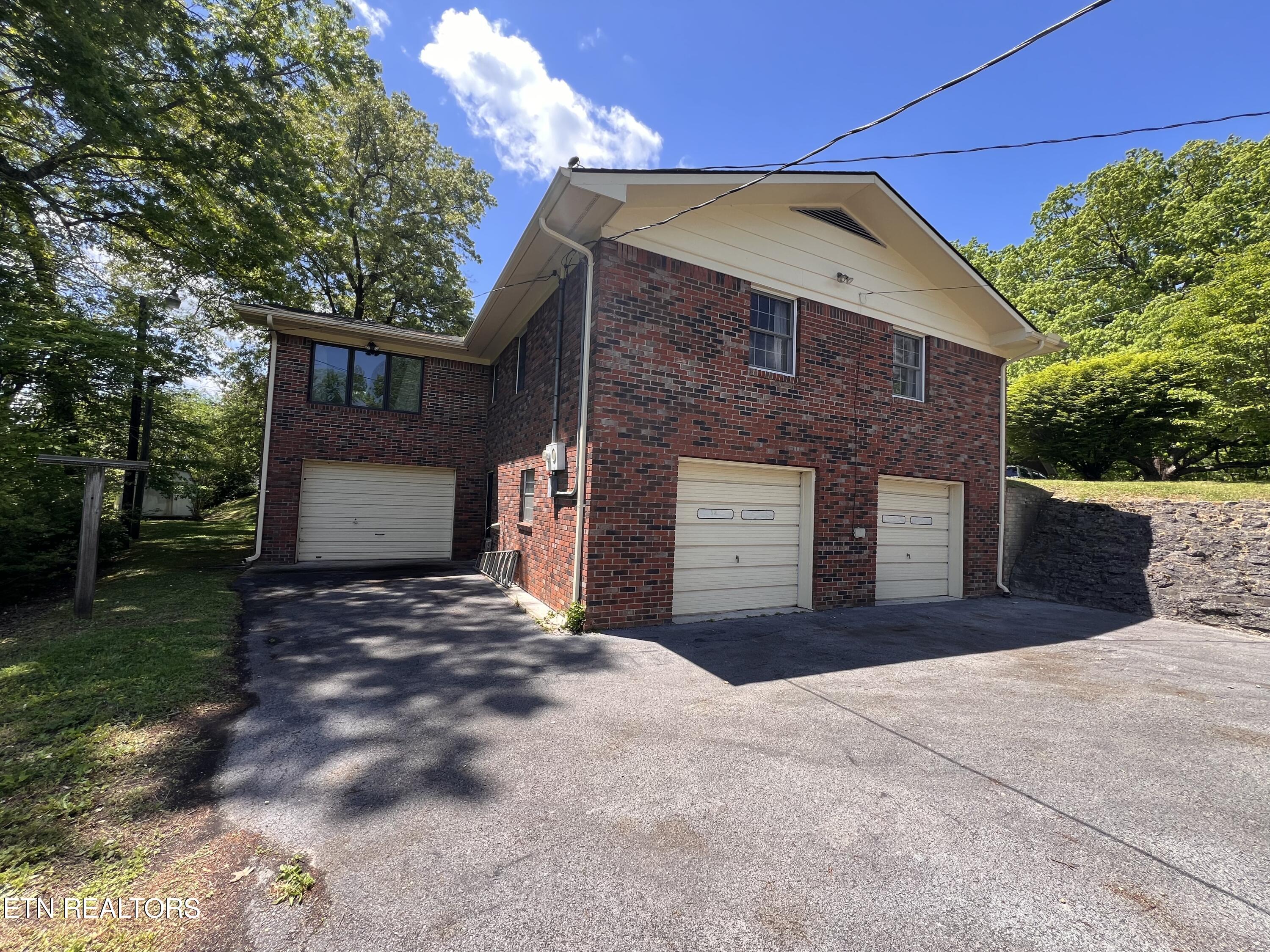 605 Elmwood Road Middlesboro, KY 40965 - Photo 23 of 33 IMG_8709