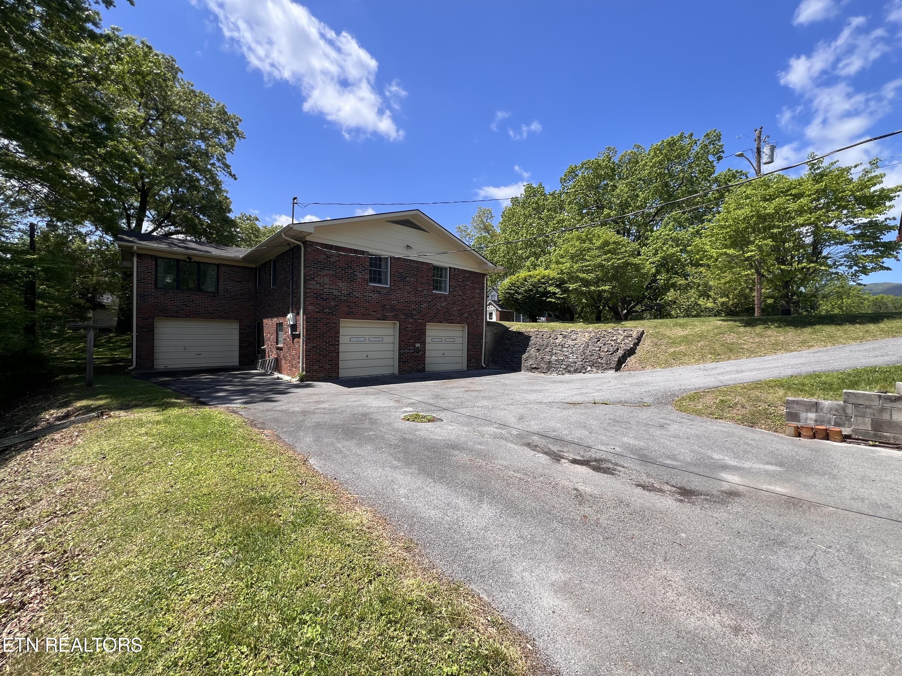 605 Elmwood Road Middlesboro, KY 40965 - Photo 24 of 33 IMG_8708