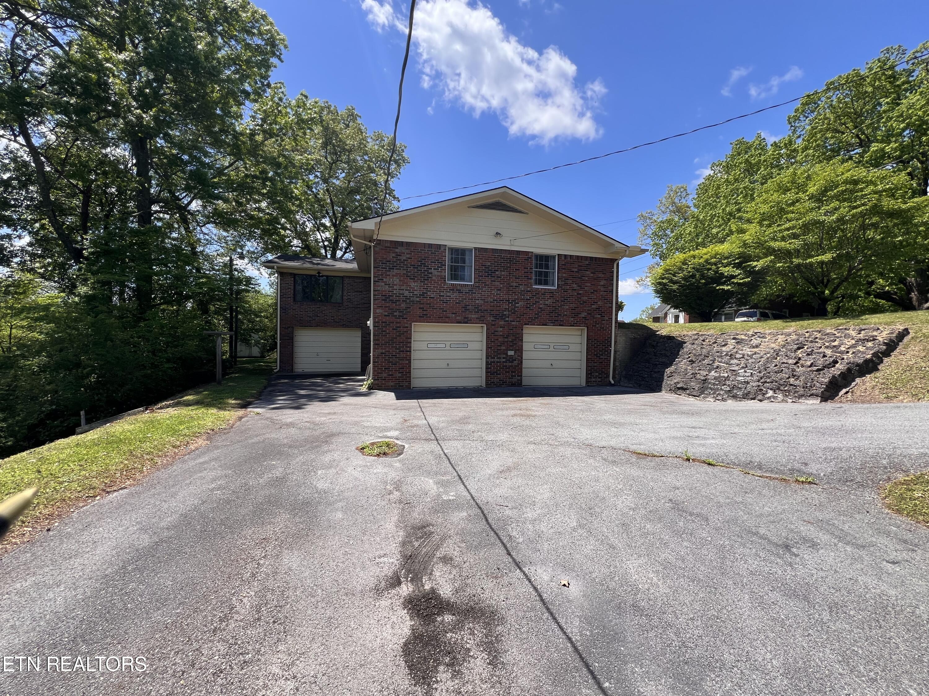 605 Elmwood Road Middlesboro, KY 40965 - Photo 26 of 33 IMG_8706