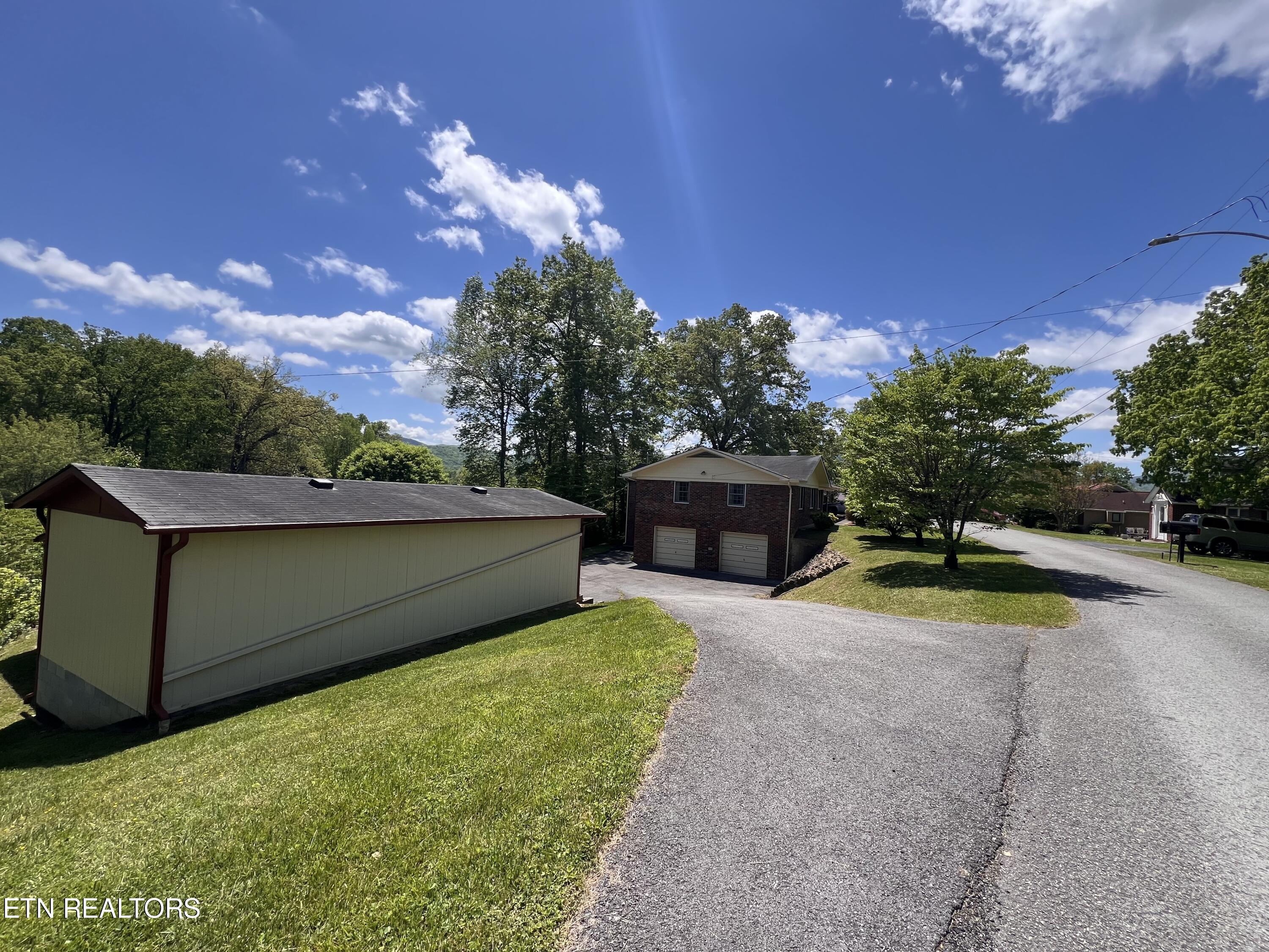 605 Elmwood Road Middlesboro, KY 40965 - Photo 27 of 33 IMG_8705