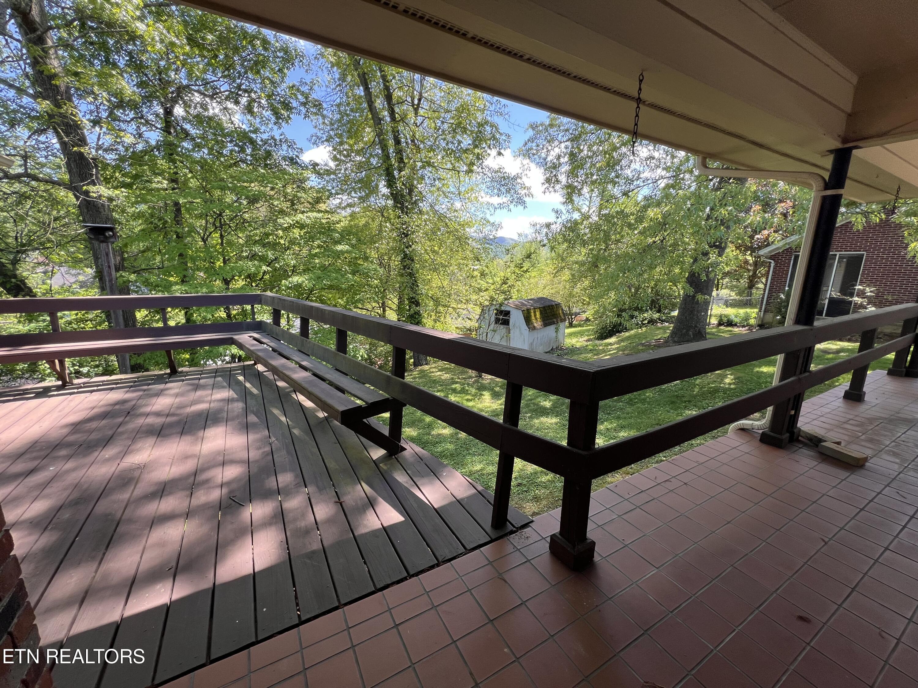 605 Elmwood Road Middlesboro, KY 40965 - Photo 5 of 33 IMG_8760