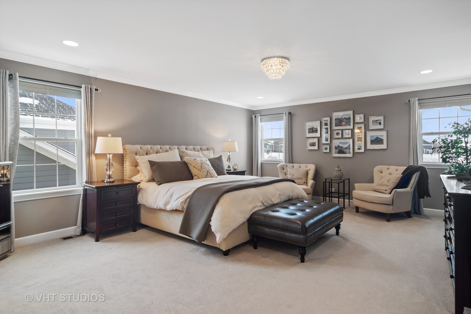 3577 Harold Circle Hoffman Estates, IL 60192 - Photo 15 of 32 a bedroom with a bed and a couch