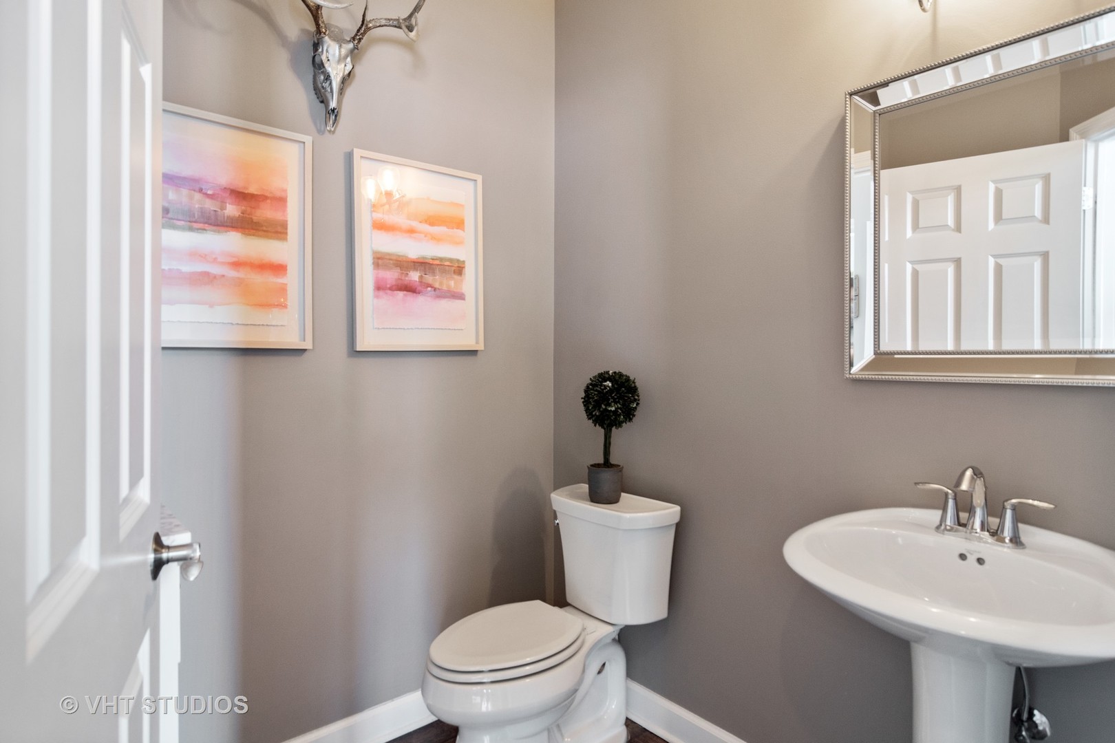 3577 Harold Circle Hoffman Estates, IL 60192 - Photo 23 of 32 a bathroom with a toilet a sink and a window