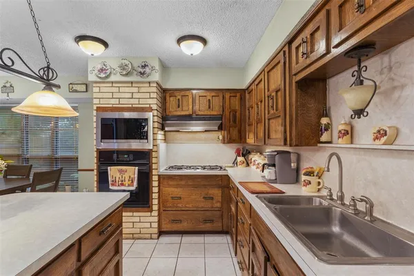 $450,000 | 1617 Westridge Drive, Hurst, TX 76054