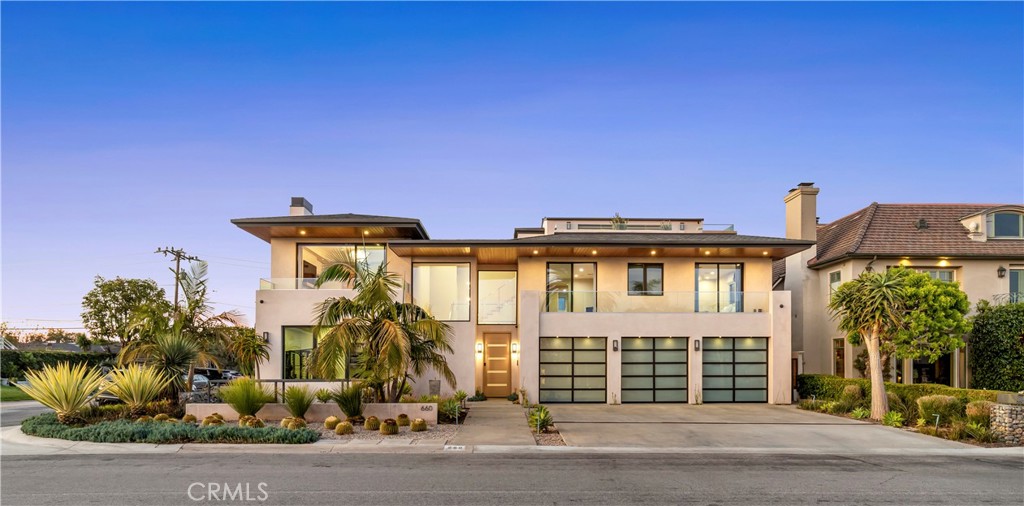 660 Kings Road Newport Beach, CA 92663 - Photo 1 of 41 front view of a house