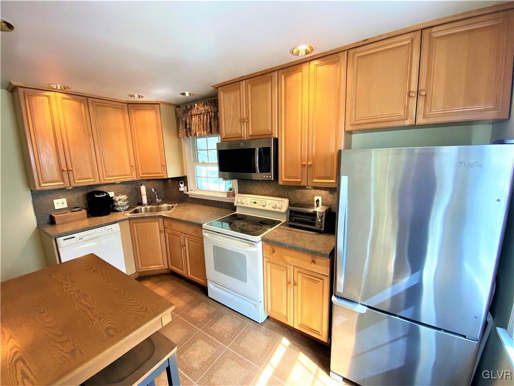 533 Magnolia Road Hellertown, PA 18055 - Photo 24 of 35 Gallery Image 24