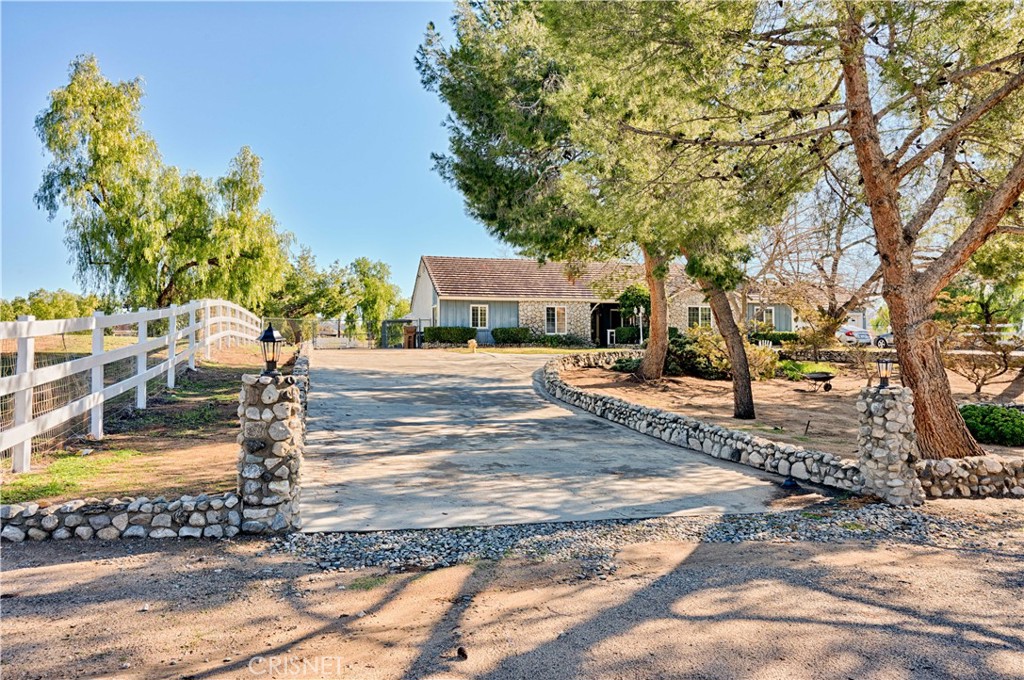 33342 Trail Ranch Road Agua Dulce, CA 91390 - Photo 5 of 40 a view of a yard with plants and trees