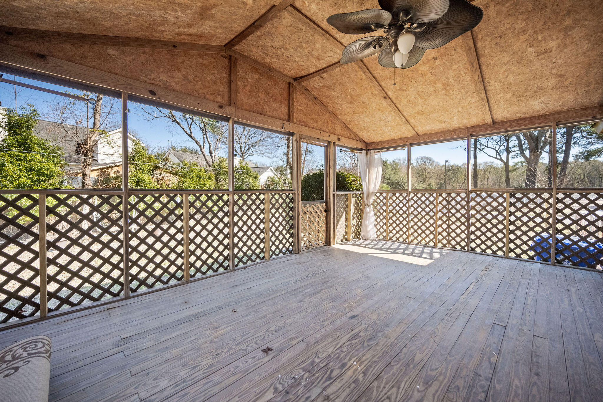 1824 Gun Club Road Charleston, SC 29414 - Photo 23 of 25 Screened-in Porch