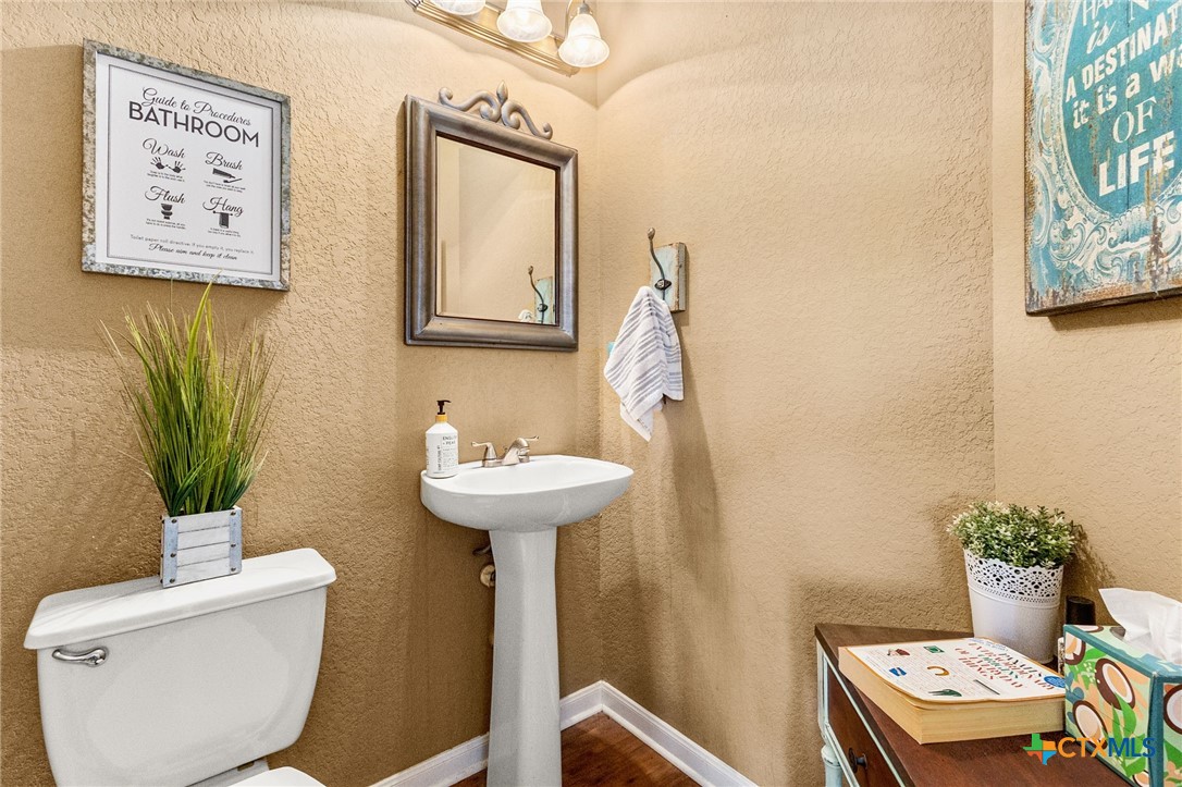 2909 Oak Branch Ridge New Braunfels, TX 78130 - Photo 17 of 39 1/2 bath