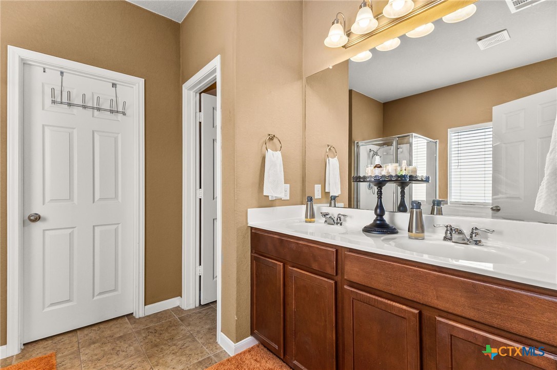 2909 Oak Branch Ridge New Braunfels, TX 78130 - Photo 19 of 39 Primary Bath