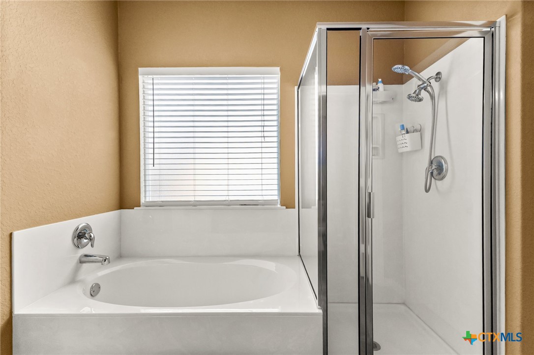 2909 Oak Branch Ridge New Braunfels, TX 78130 - Photo 20 of 39 Primary tub/shower
