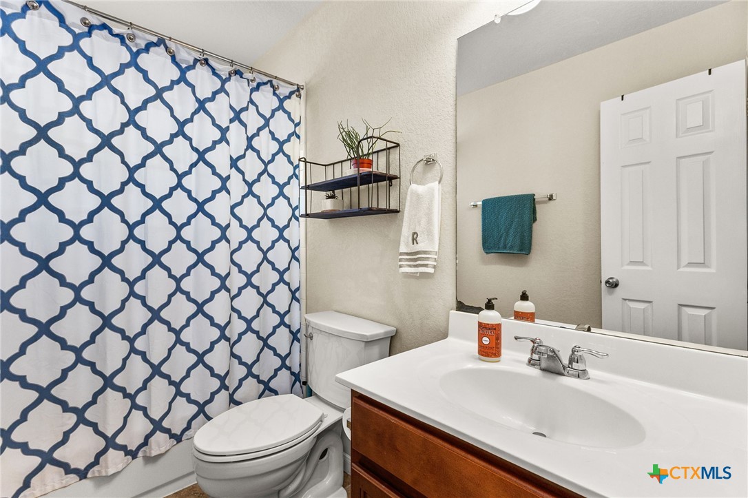 2909 Oak Branch Ridge New Braunfels, TX 78130 - Photo 29 of 39 Second bathroom