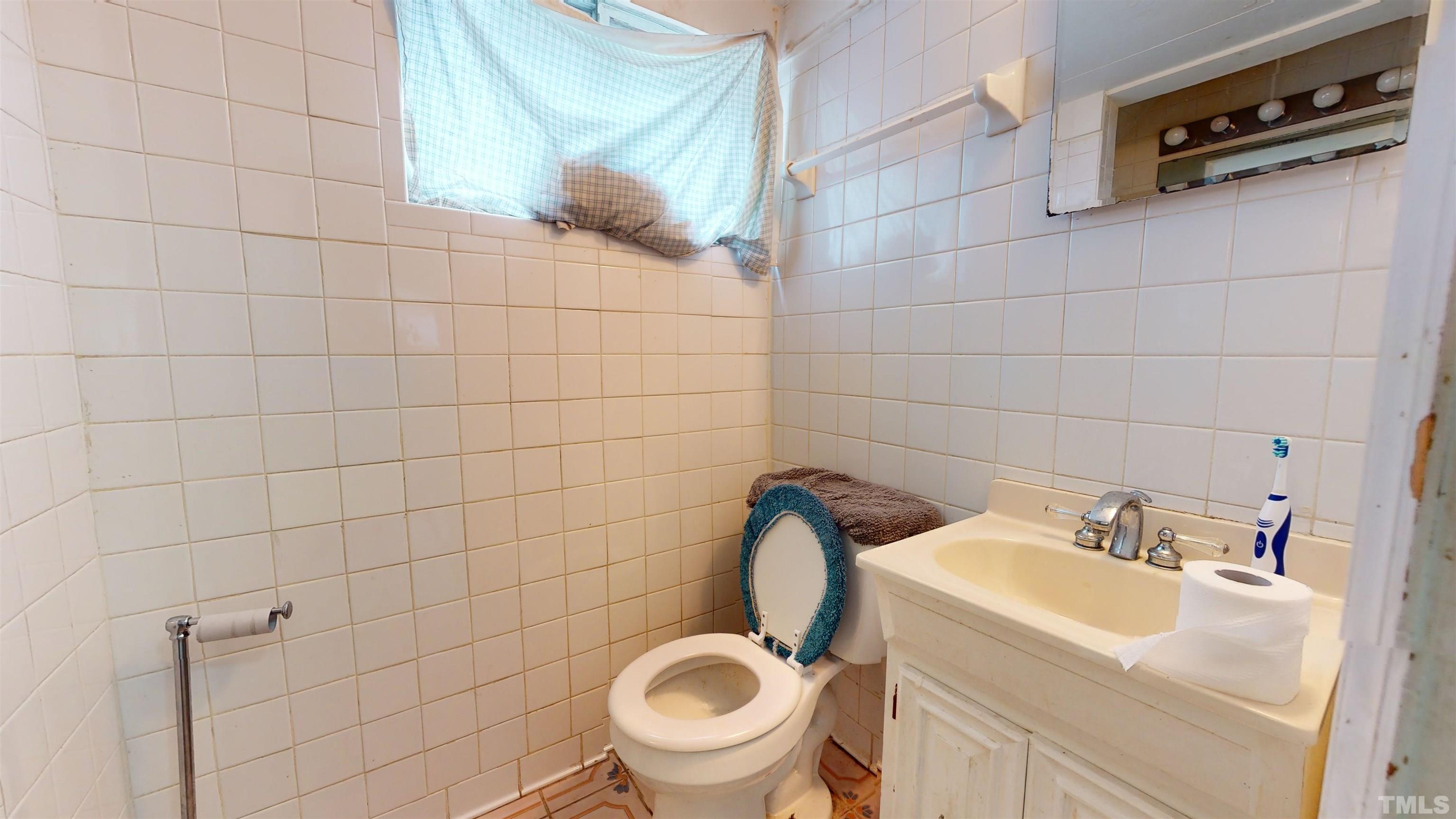 1101 Kitt Place Raleigh, NC 27610 - Photo 27 of 41 a bathroom with a sink and a toilet