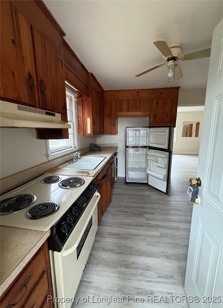 307 Elaine Street Spring Lake, NC 28390 - Photo 5 of 7 a kitchen with a stove and a microwave