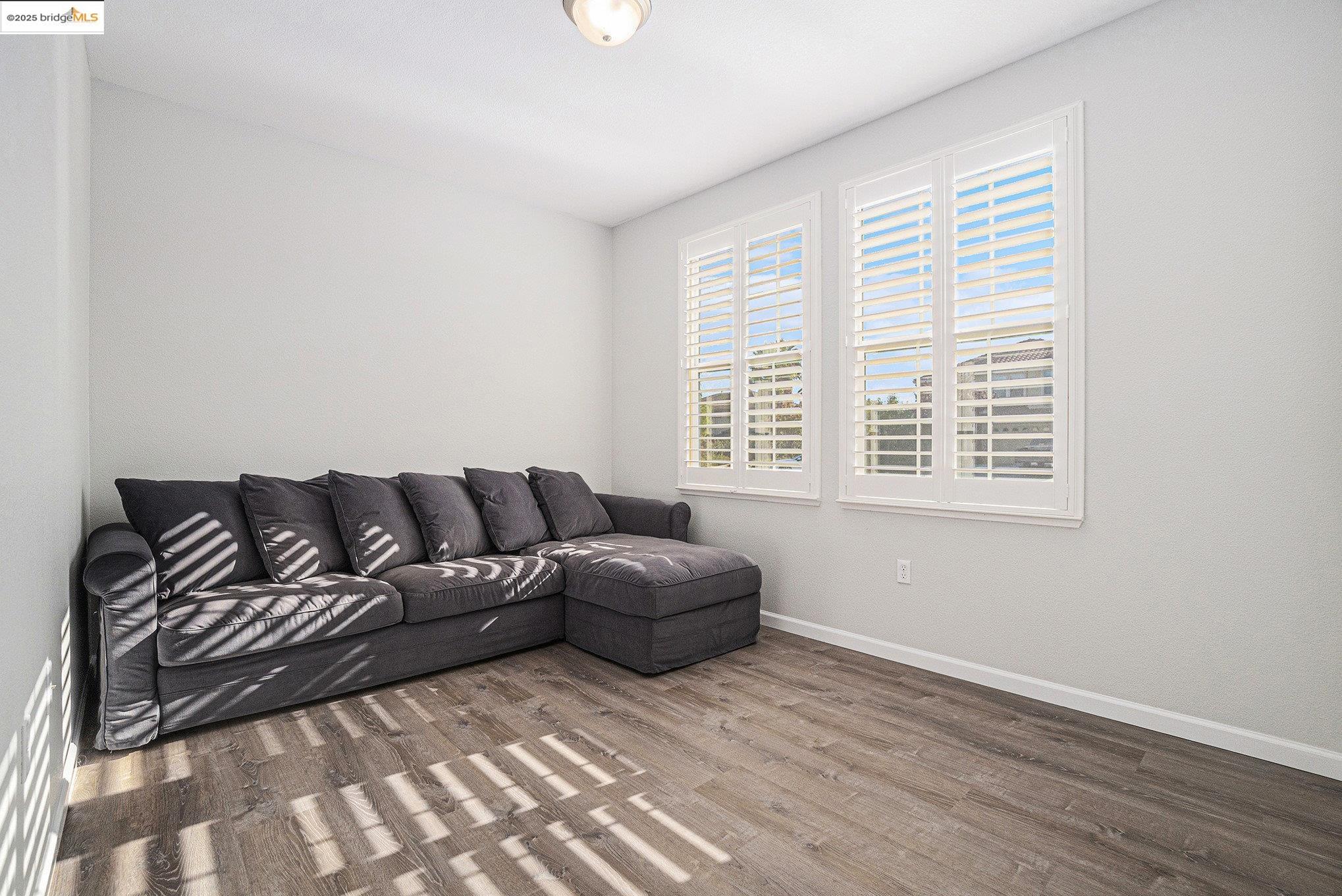 31 Rustic Court Oakley, CA 94561 - Photo 24 of 52 a living room with a couch and a window