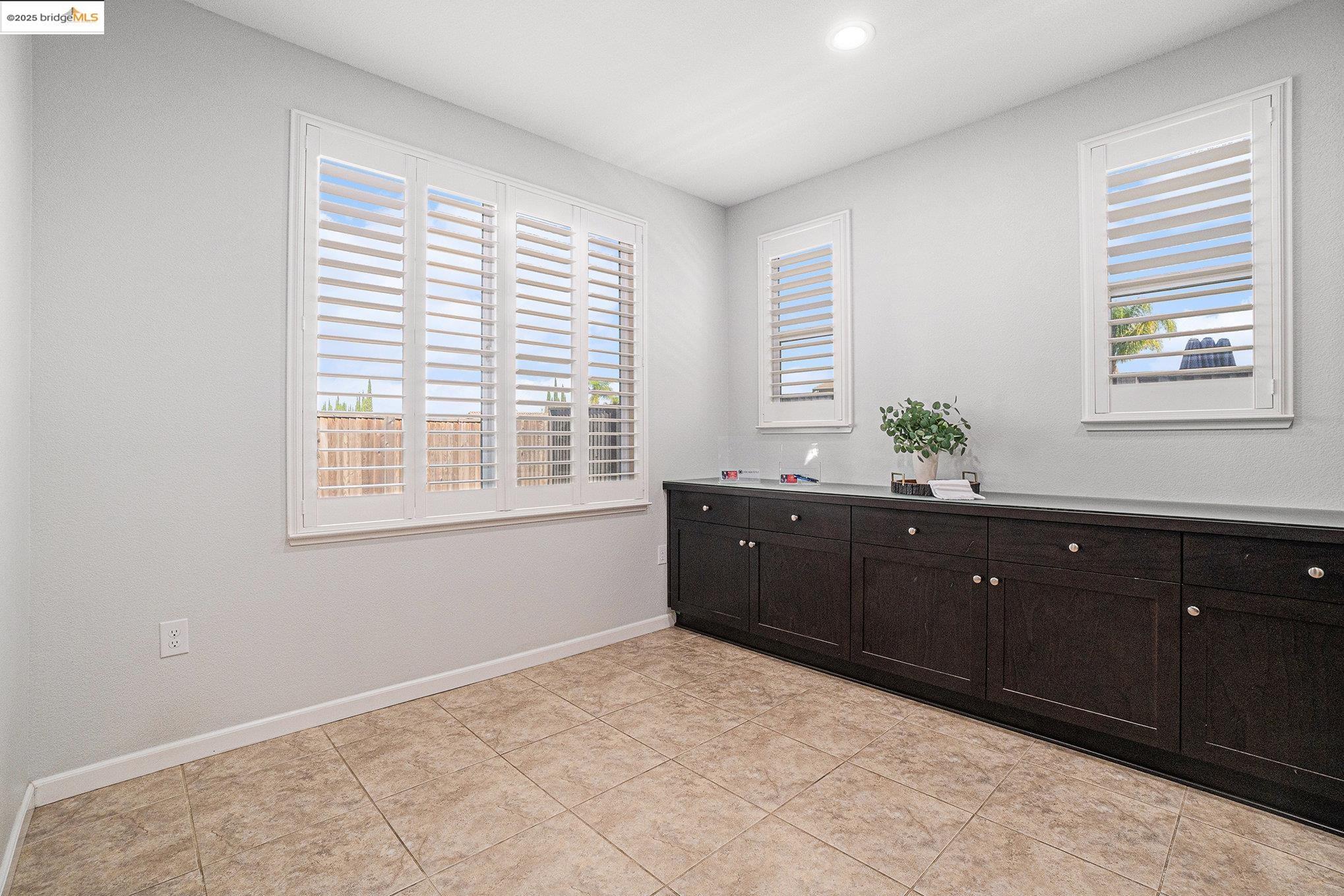 31 Rustic Court Oakley, CA 94561 - Photo 7 of 52 a room with a dresser and a window