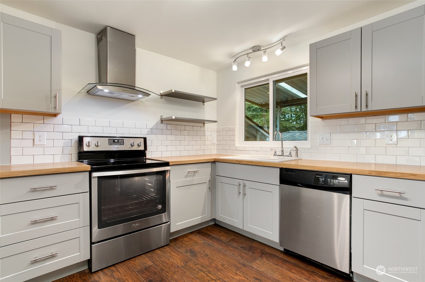 1656 Index Avenue Southeast Renton, WA 98058 - Photo 6 of 31 Gallery Image 6