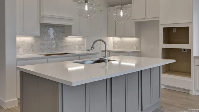 $474,900 | 293 White Oak, Castroville, TX 78009