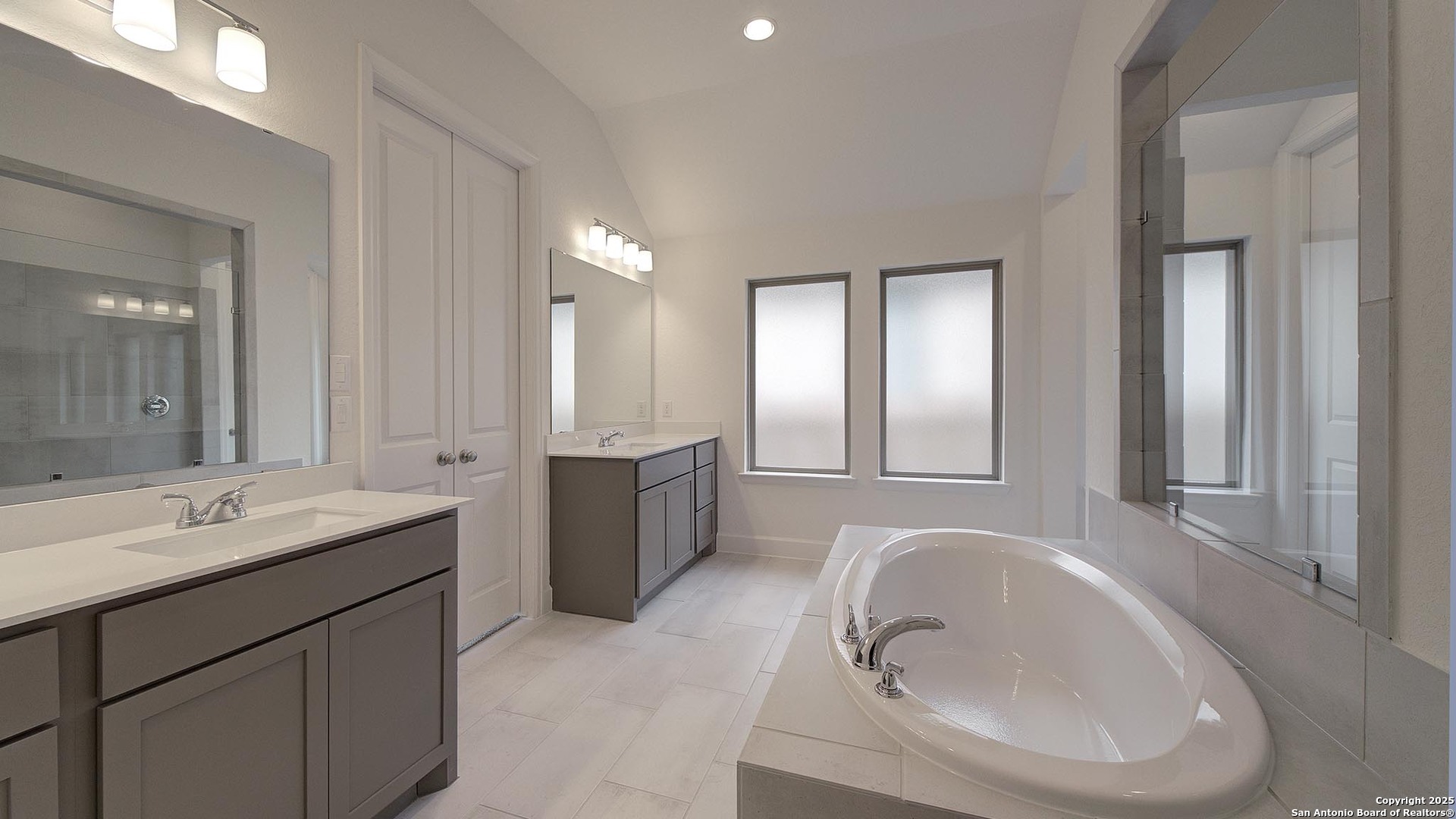 293 White Oak Castroville, TX 78009 - Photo 17 of 45