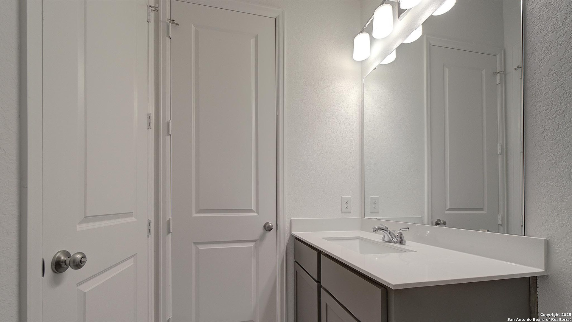 293 White Oak Castroville, TX 78009 - Photo 22 of 45