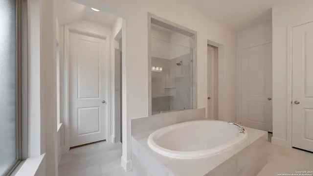 $474,900 | 293 White Oak, Castroville, TX 78009