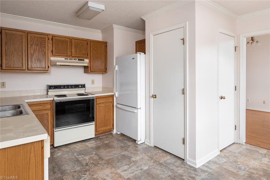 3138 Windchase Court High Point, NC 27265 - Photo 11 of 25 Gallery Image 11