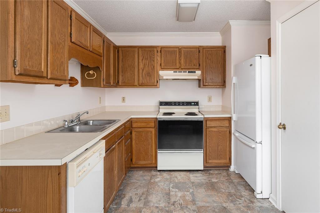 3138 Windchase Court High Point, NC 27265 - Photo 9 of 25 Gallery Image 9