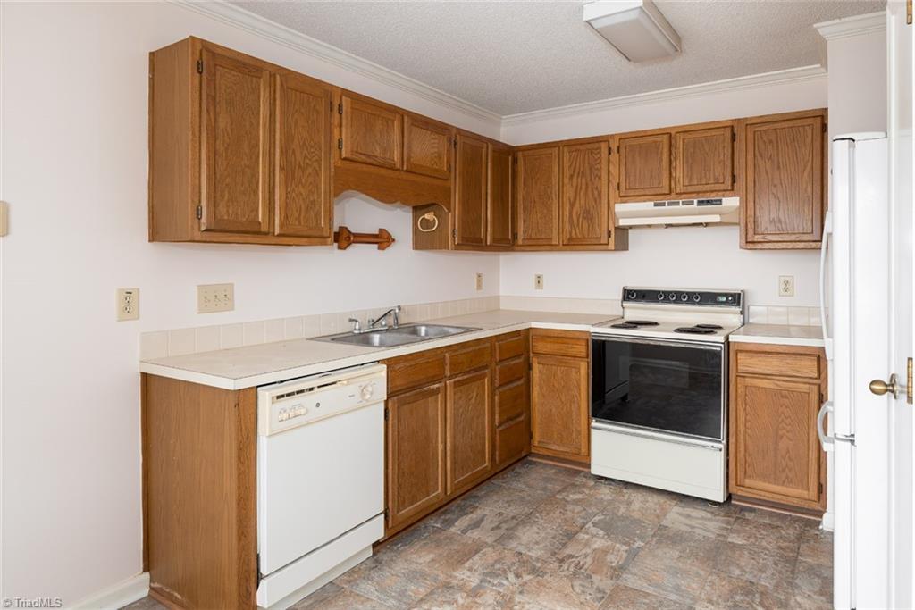 3138 Windchase Court High Point, NC 27265 - Photo 10 of 25 Gallery Image 10