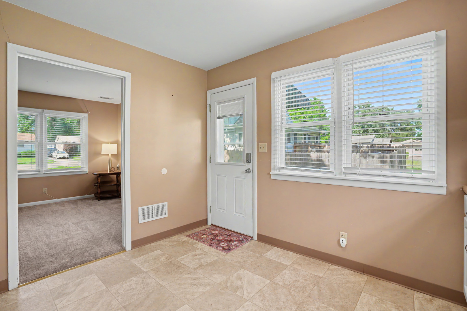 4612 26th Avenue Moline, IL 61265 - Photo 7 of 17