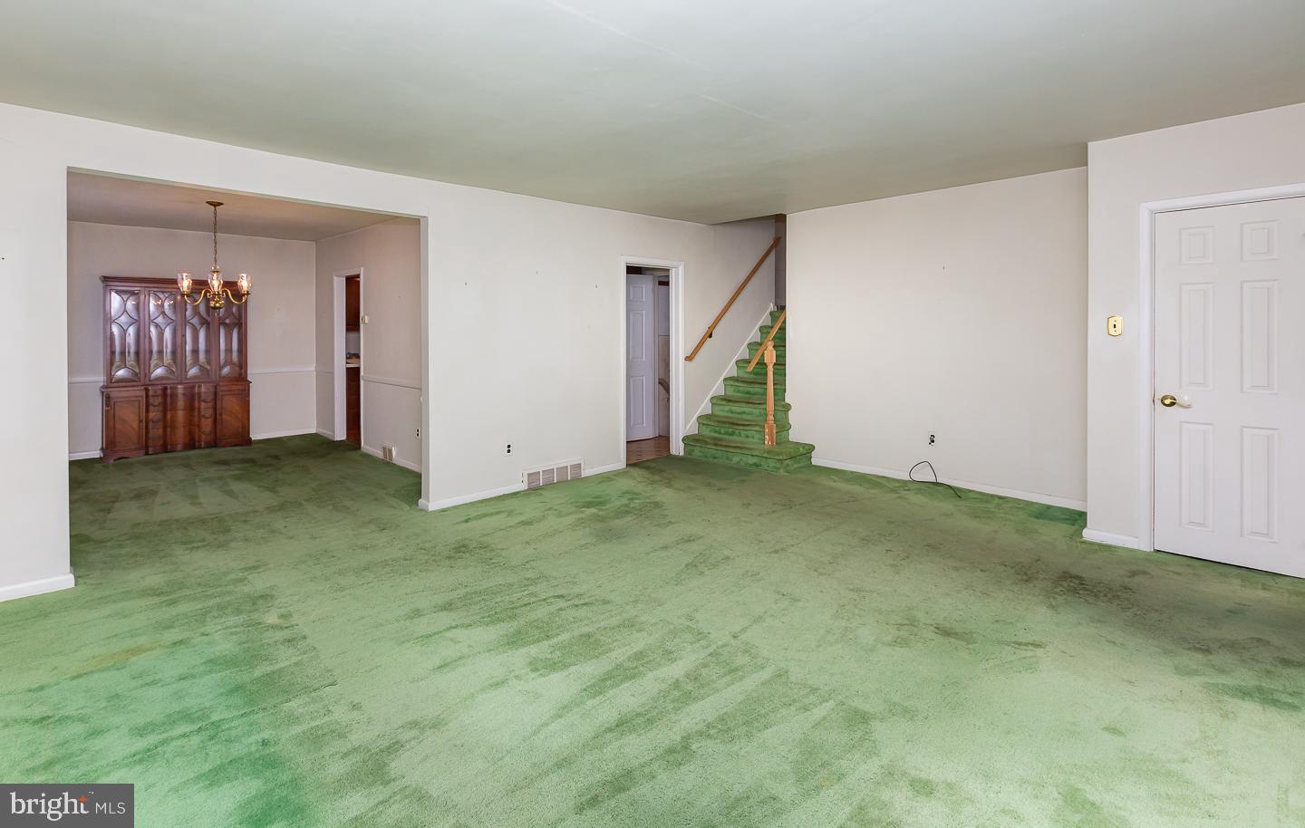 325 Rittenhouse Circle Havertown, PA 19083 - Photo 11 of 34 Large Formal Living Room