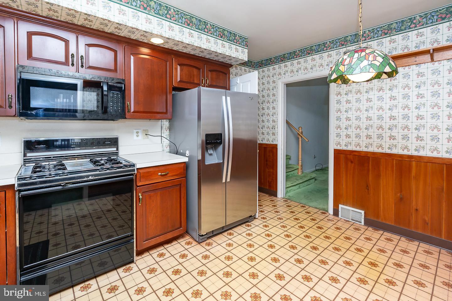 325 Rittenhouse Circle Havertown, PA 19083 - Photo 17 of 34 Eat In Kitchen