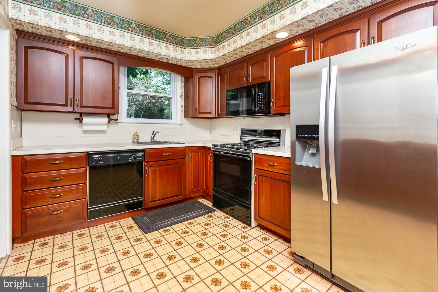 325 Rittenhouse Circle Havertown, PA 19083 - Photo 18 of 34 Eat In Kitchen