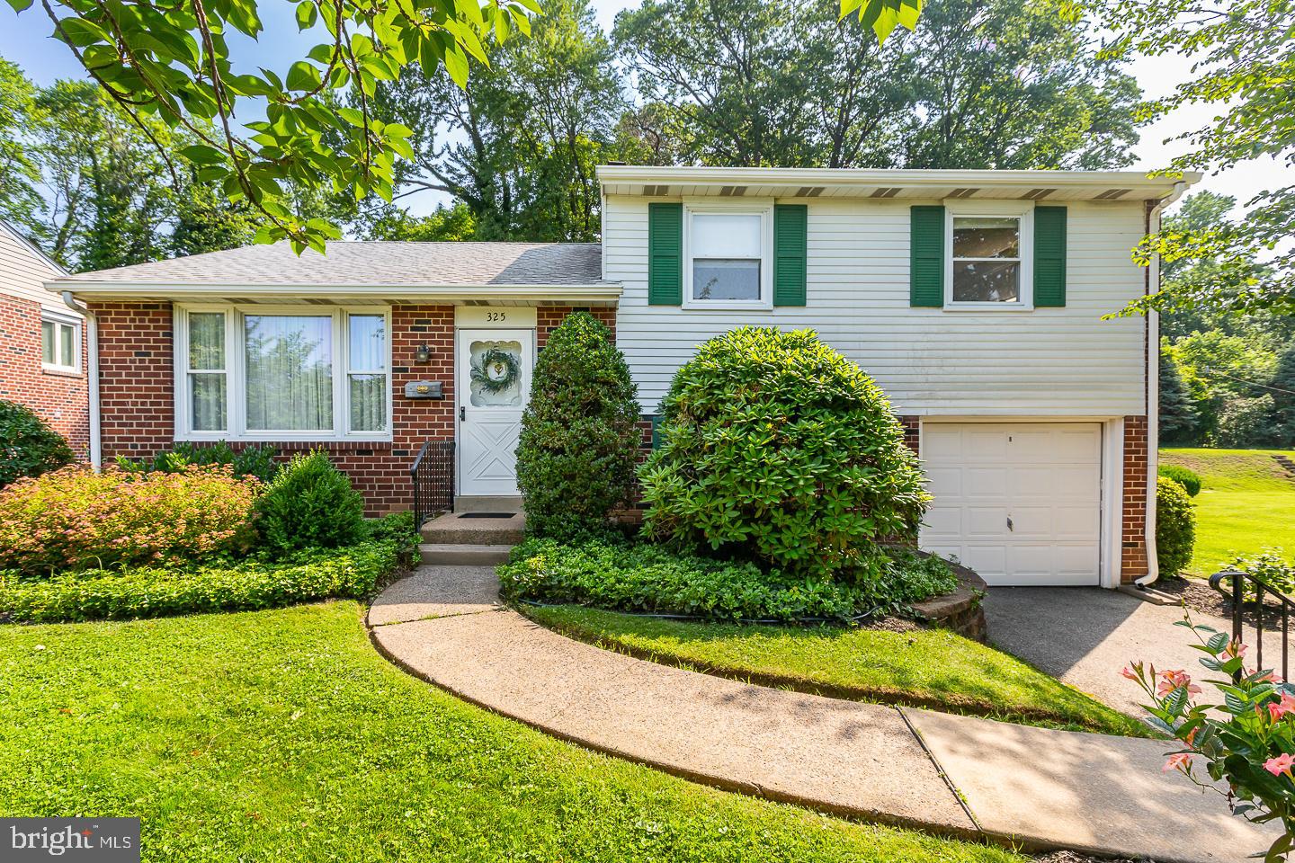 325 Rittenhouse Circle Havertown, PA 19083 - Photo 2 of 34 View from street