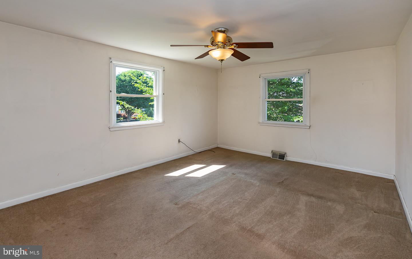 325 Rittenhouse Circle Havertown, PA 19083 - Photo 22 of 34 Main Bedroom