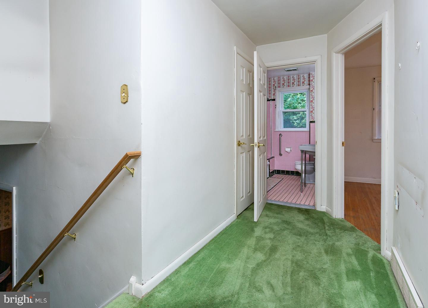 325 Rittenhouse Circle Havertown, PA 19083 - Photo 27 of 34 Second Floor hall