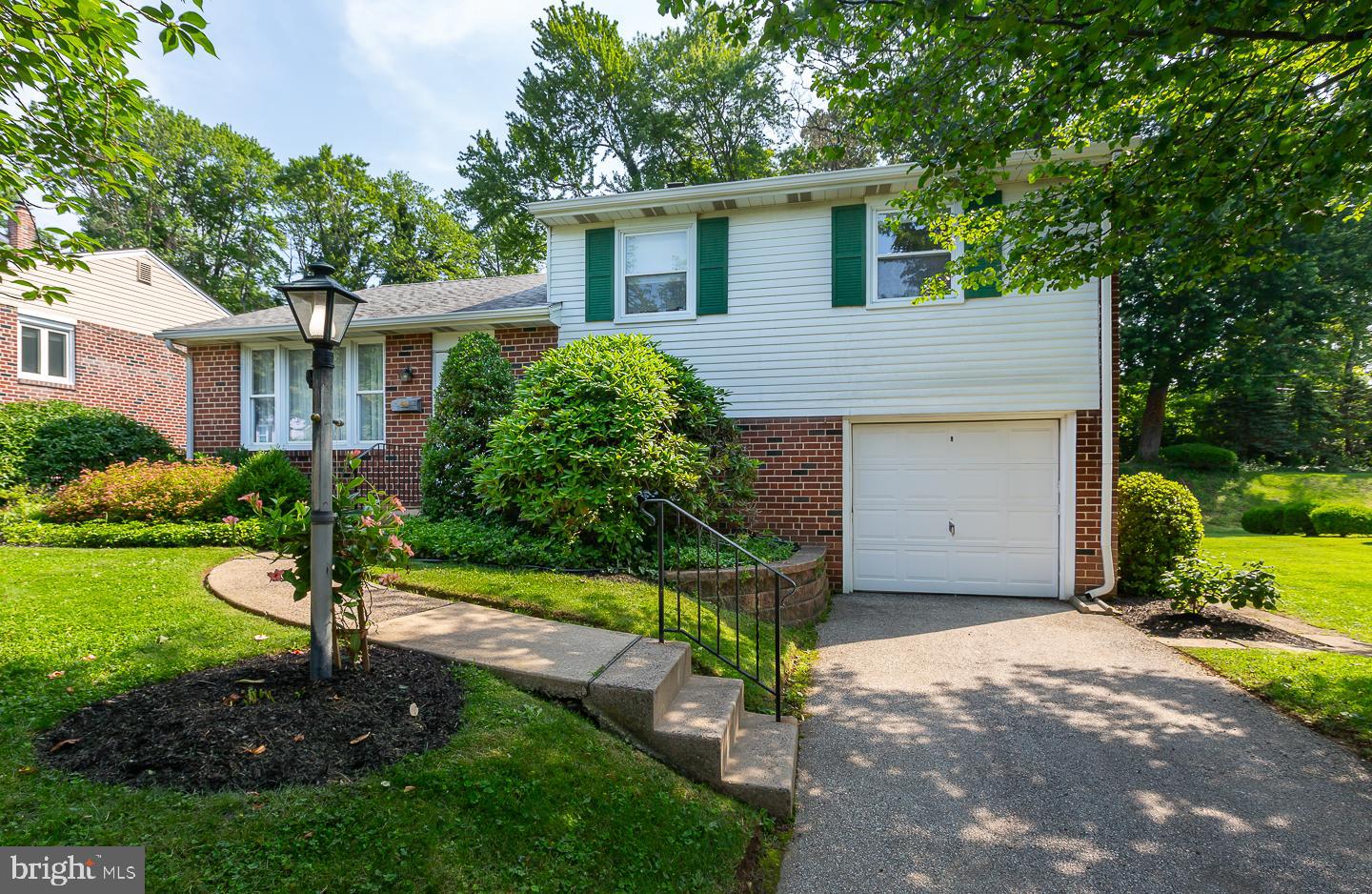 325 Rittenhouse Circle Havertown, PA 19083 - Photo 5 of 34 Exterior front