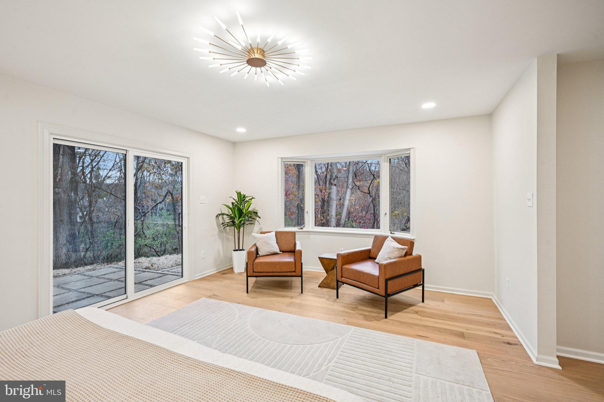 38 Ringfield Road Chadds Ford, PA 19317 - Photo 26 of 50 a living room with furniture and a potted plant