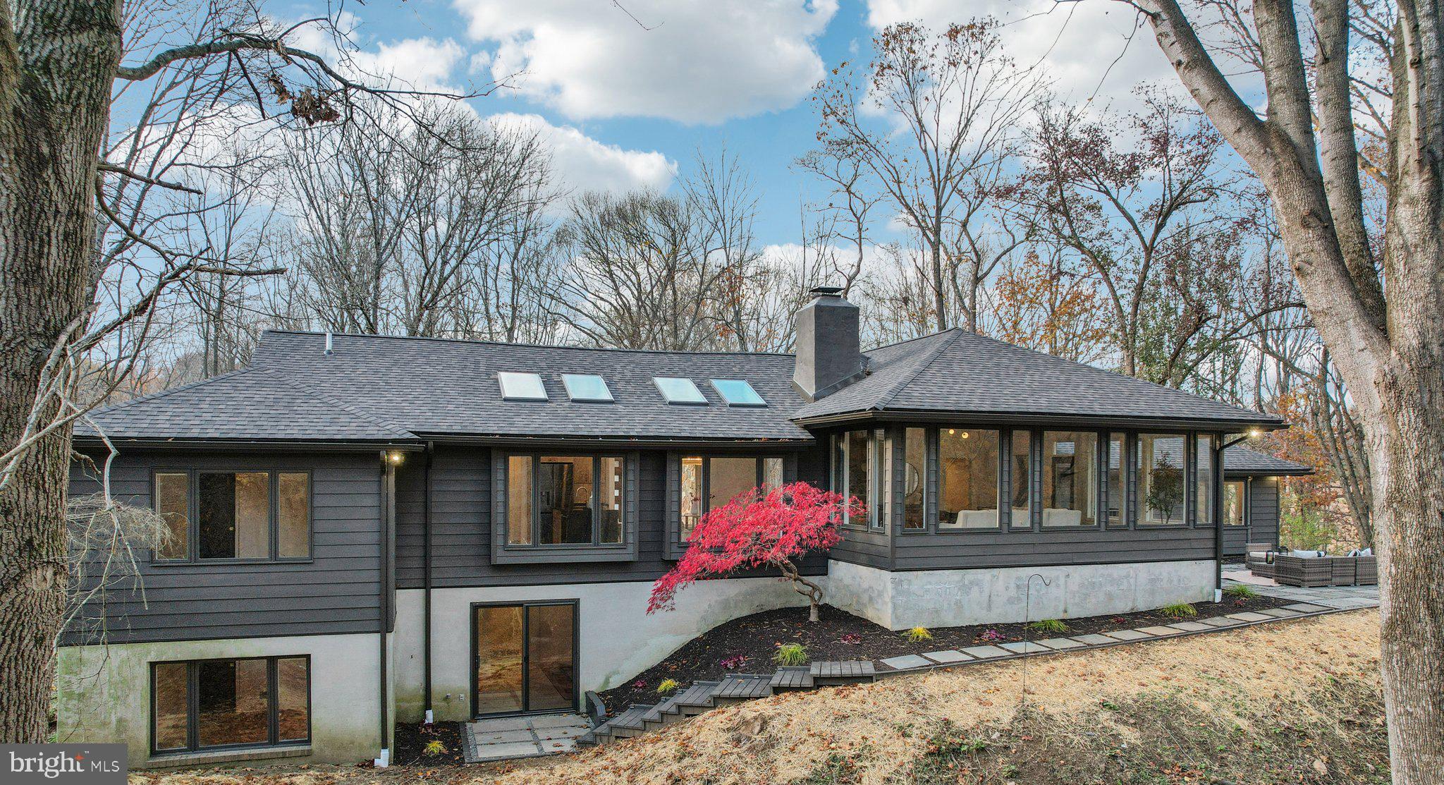38 Ringfield Road Chadds Ford, PA 19317 - Photo 40 of 50 a front view of a house with a garden