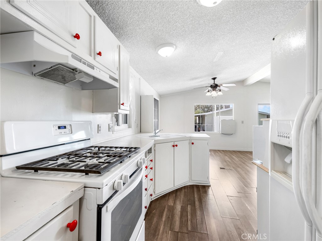 22020 Nisqually Road, Unit 3 Apple Valley, CA 92308 - Photo 13 of 35 a kitchen that has a lot of cabinets in it