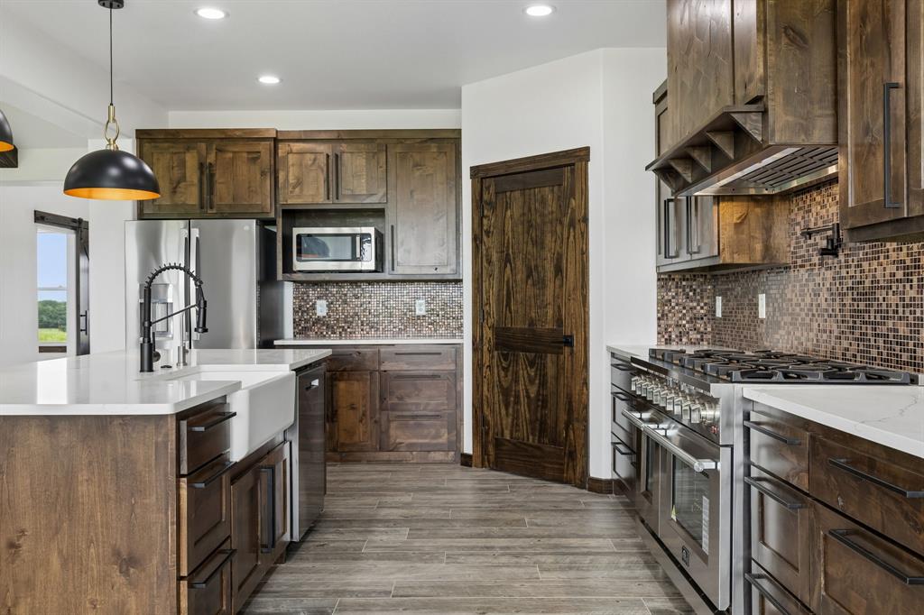 835 Clb Lk Road Whitesboro, TX 76273 - Photo 6 of 24