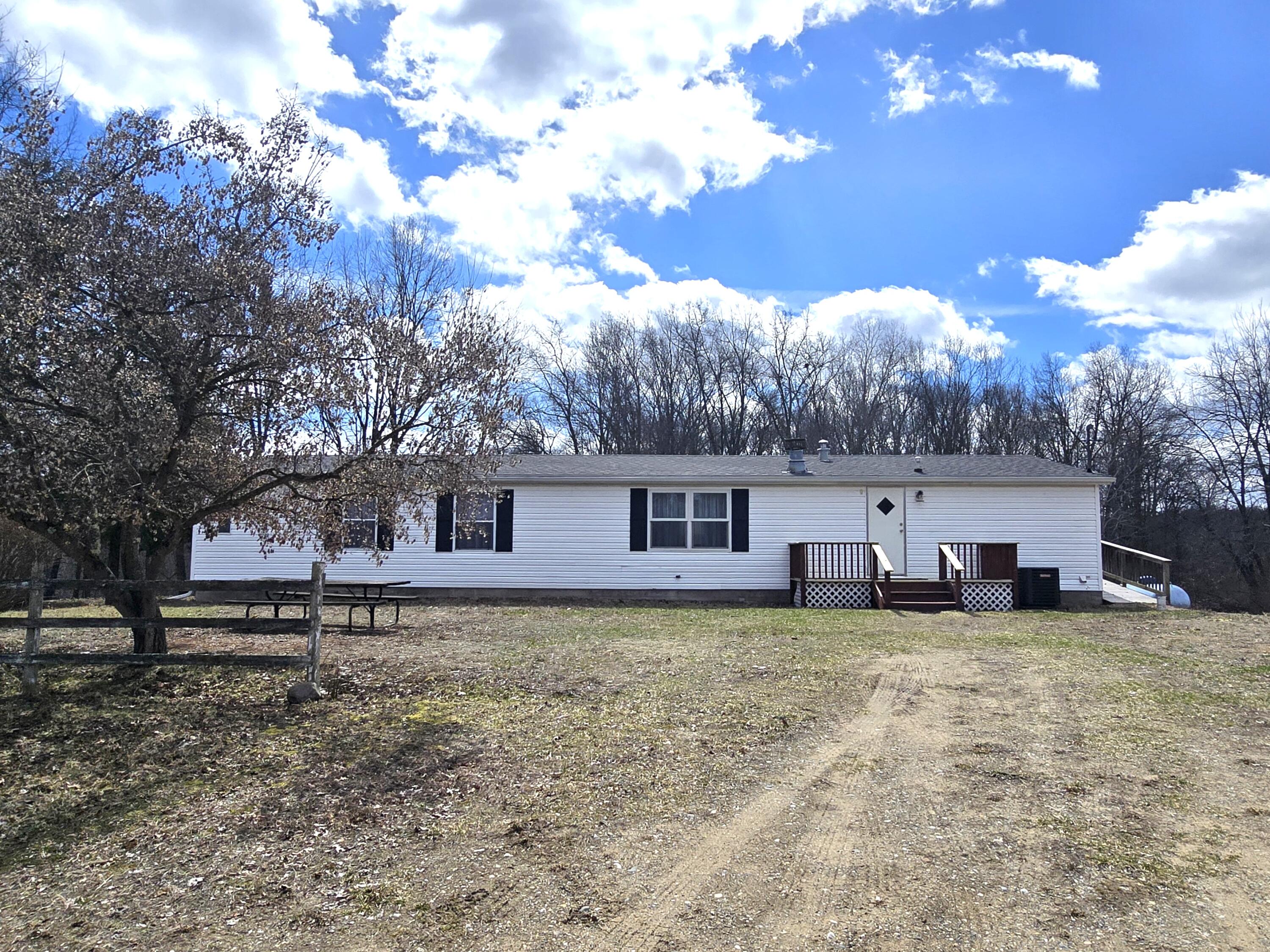 2801 West Dowling Road Delton, MI 49046 - Photo 2 of 38 1000012340