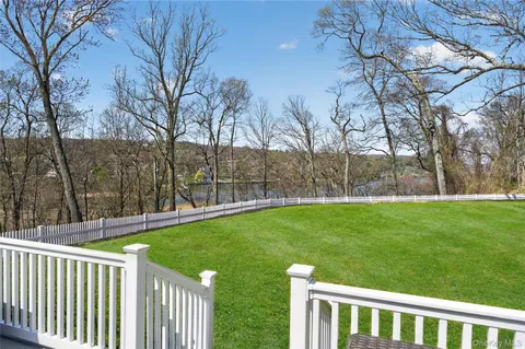 $3,150,000 | 261 Harbor Road, Cold Spring Harbor, NY 11724