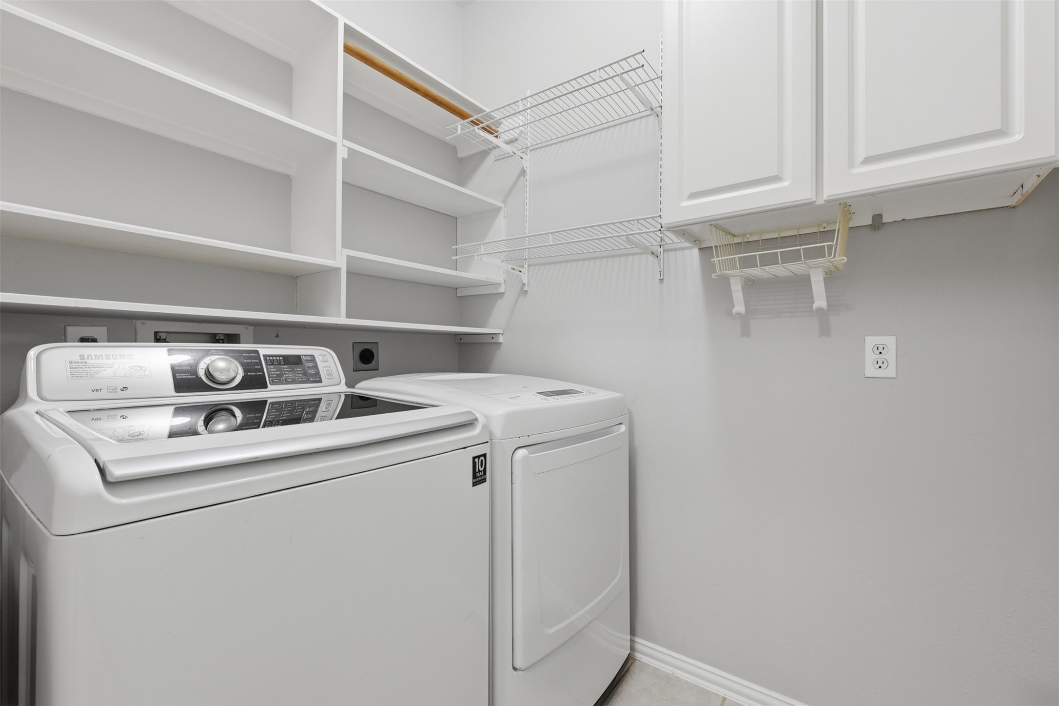 2202 Melanie Park Drive Spring, TX 77388 - Photo 12 of 26 a utility room with dryer and washer