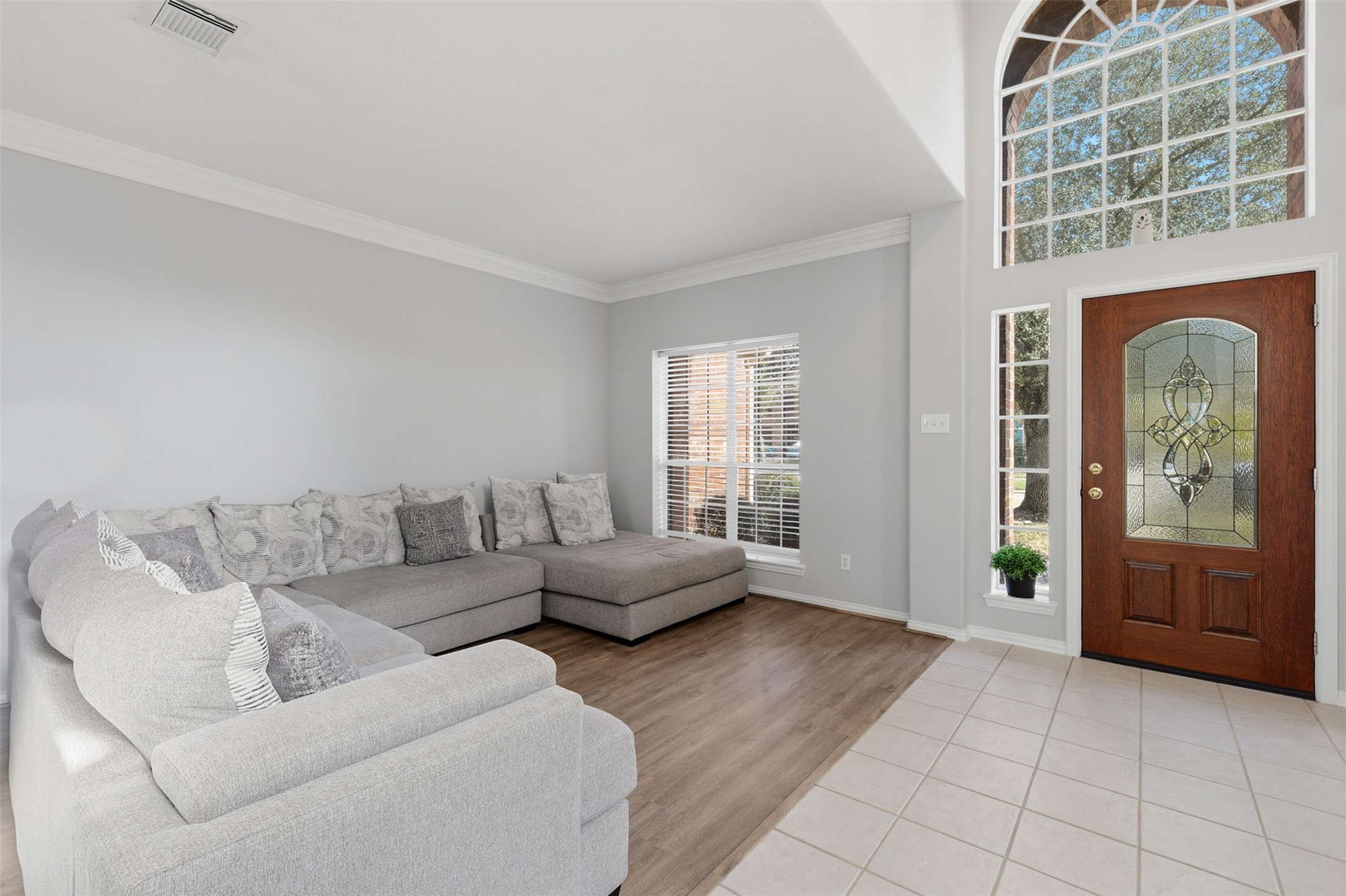 2202 Melanie Park Drive Spring, TX 77388 - Photo 4 of 26 a living room with furniture and windows